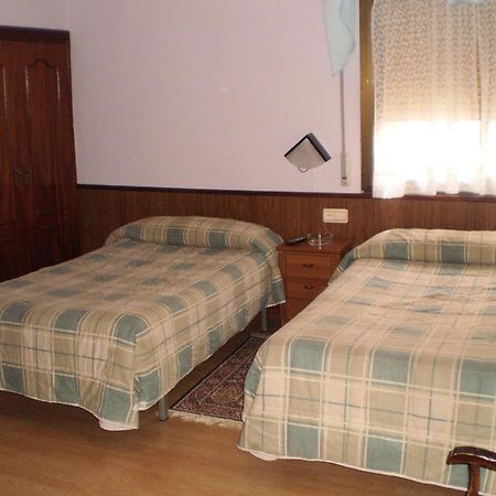 Hostal Hilton Burgos Bagian luar foto