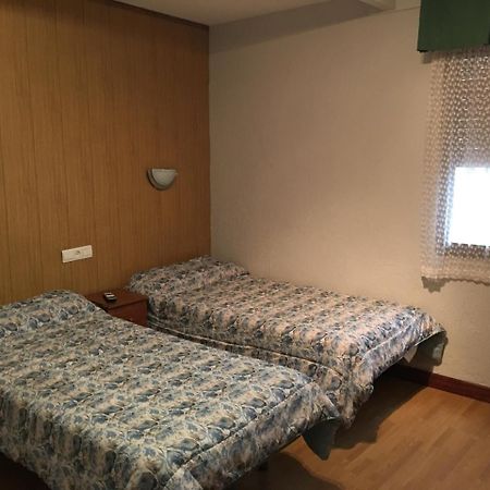 Hostal Hilton Burgos Bagian luar foto