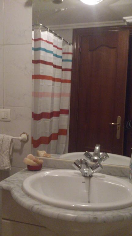 Hostal Hilton Burgos Bagian luar foto