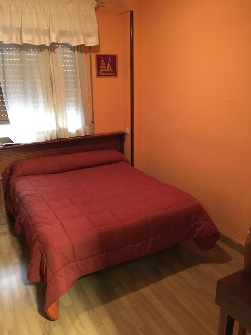 Hostal Hilton Burgos Bagian luar foto
