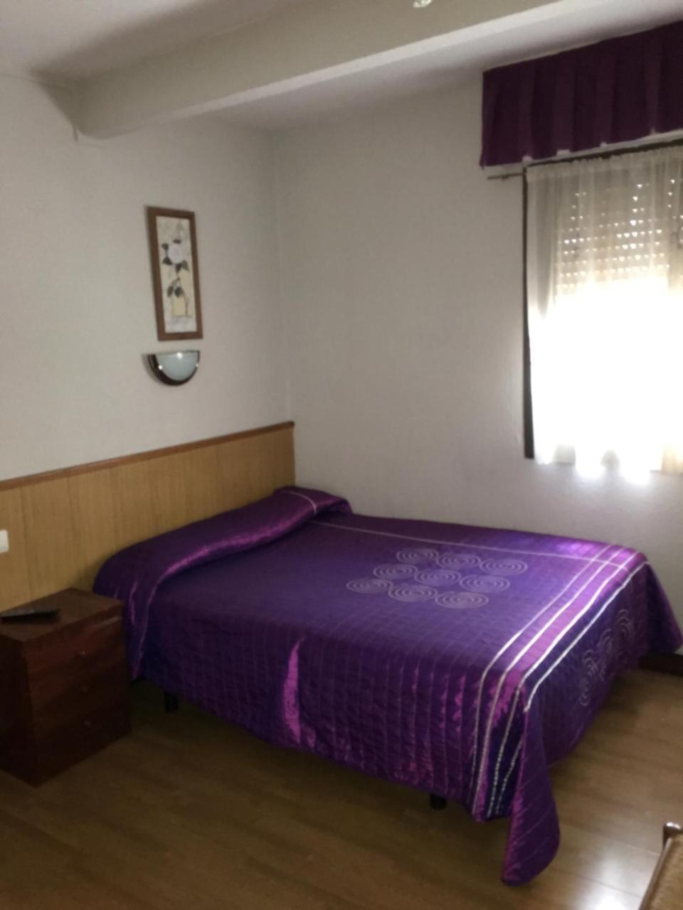Hostal Hilton Burgos Bagian luar foto