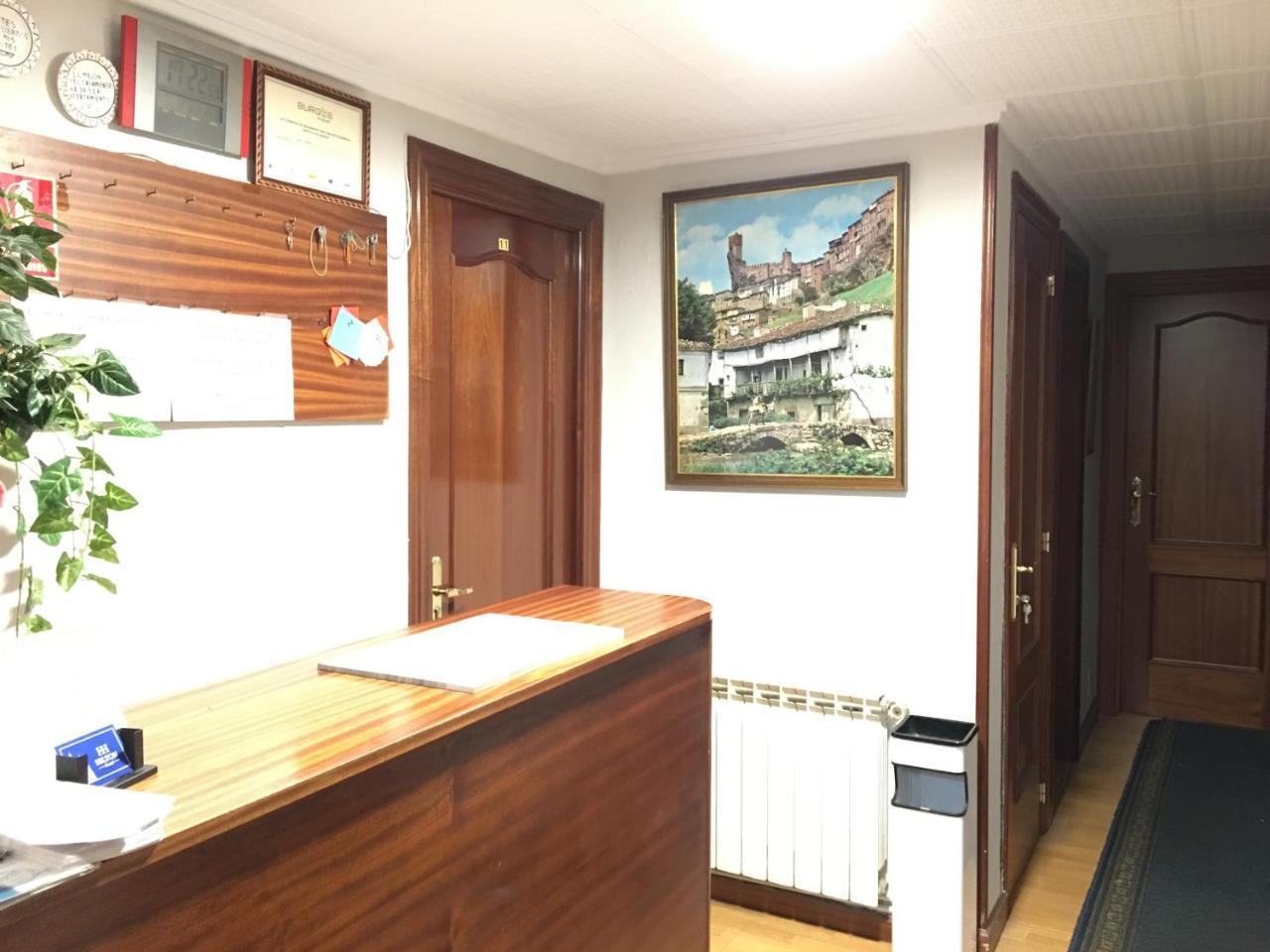 Hostal Hilton Burgos Bagian luar foto