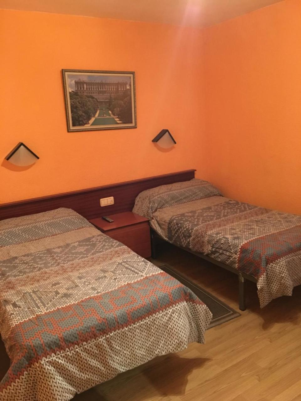Hostal Hilton Burgos Bagian luar foto