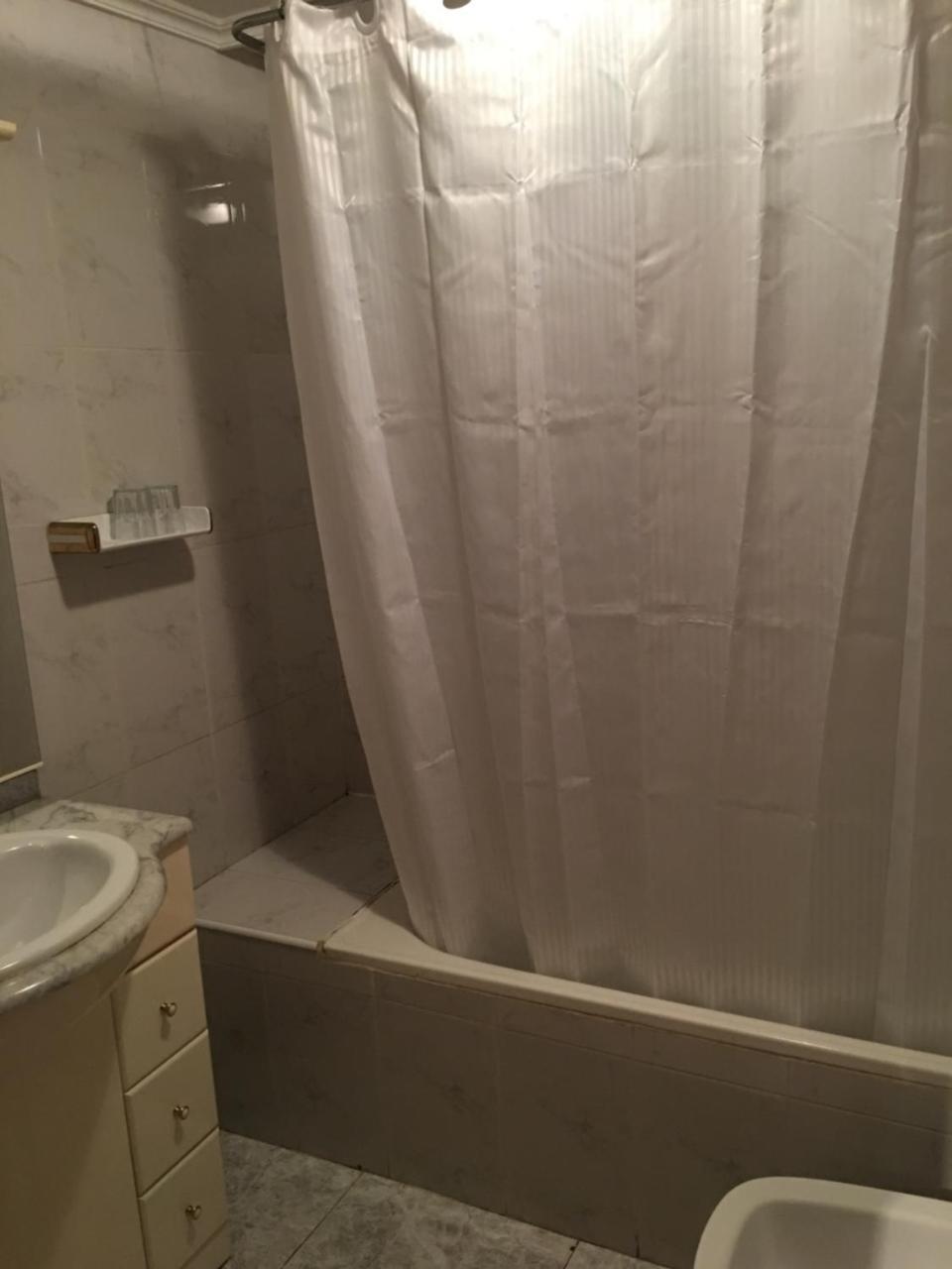 Hostal Hilton Burgos Bagian luar foto
