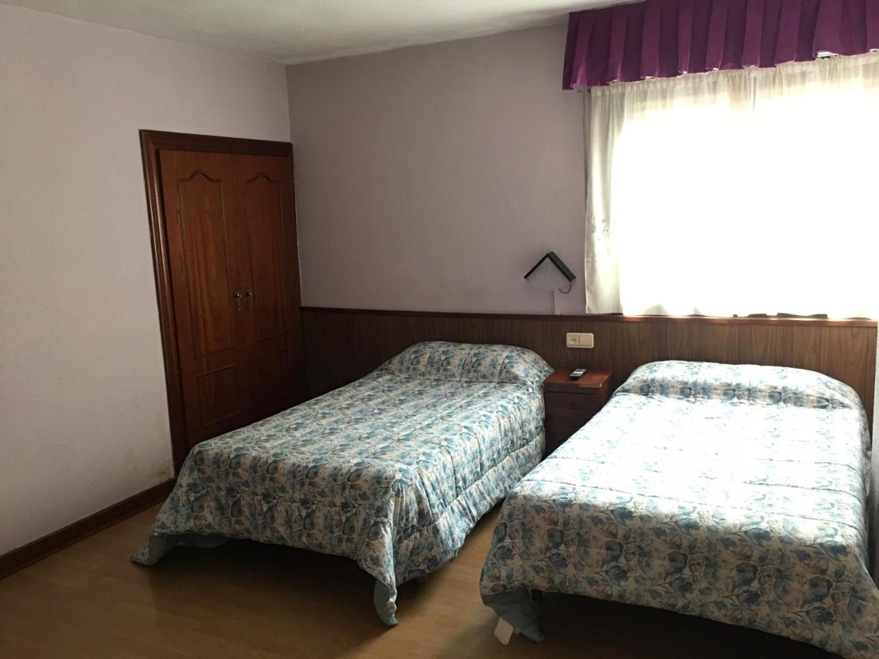 Hostal Hilton Burgos Bagian luar foto