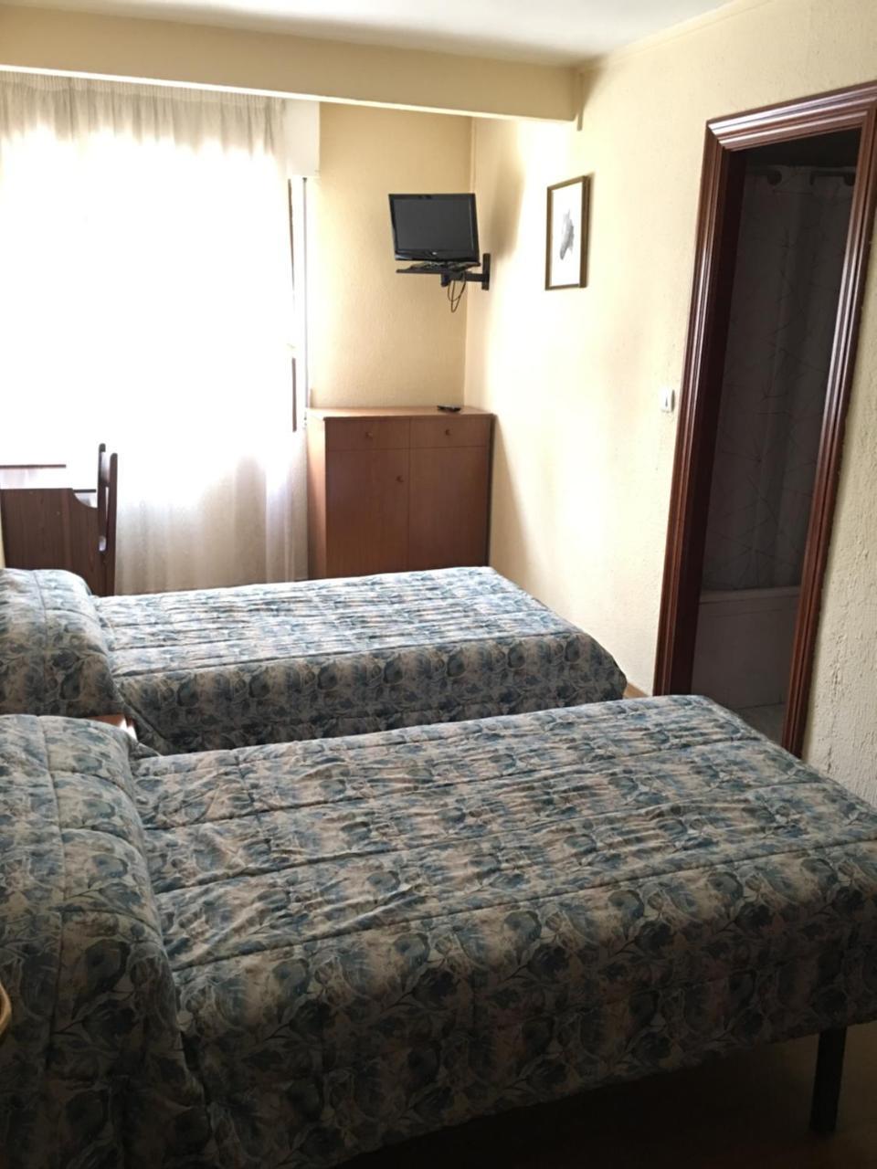 Hostal Hilton Burgos Bagian luar foto